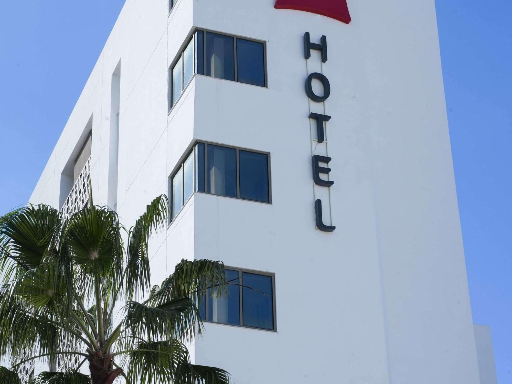 Отель Ibis Сфакс Экстерьер фото